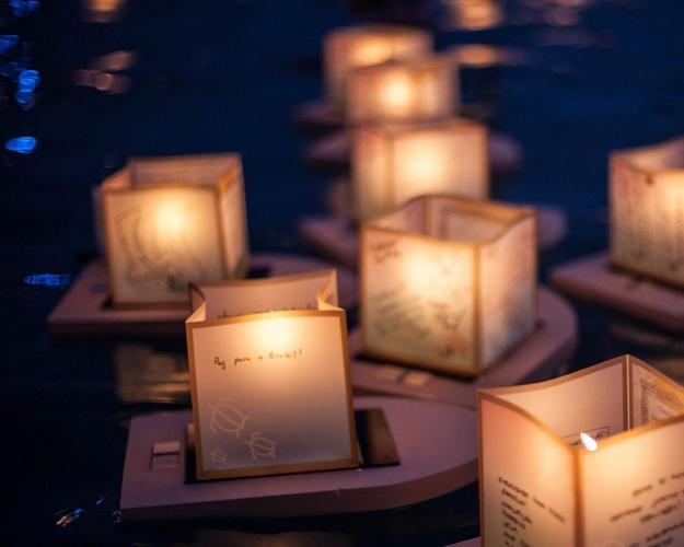 万家灯火,唯你一盏孤独