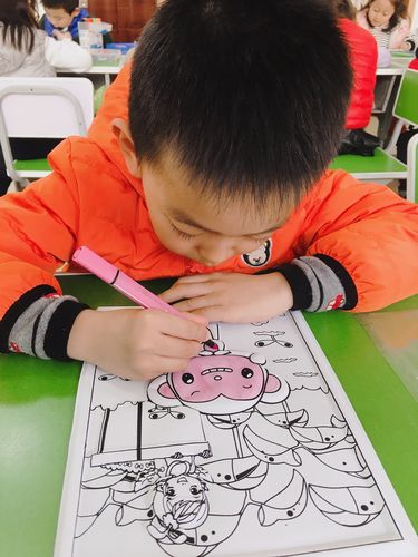 欢乐树大三班创意美术《有趣的凹凸画》