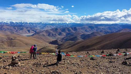 珠峰观景台加乌拉山口神一样的雪山观景台