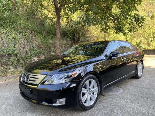 这辆凌志ls600hl售价37万,堪称顶级混合动力旗舰汽车