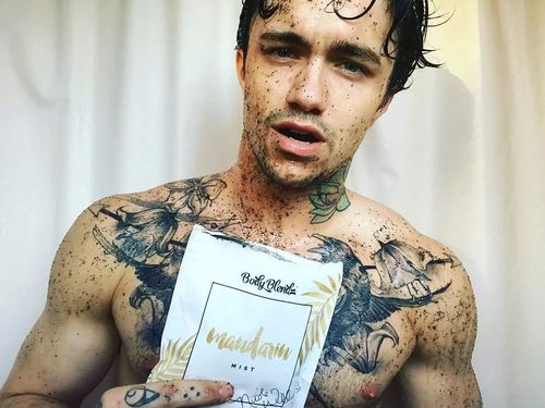灌鸡汤jake bass的 instagram小视频原话:label #gay #pornstar