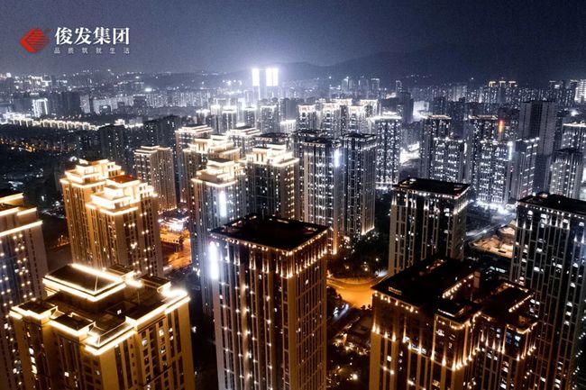 入夜后,俊发陪你看见一个更璀璨的昆明!