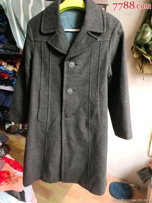 老式毛呢有机玻璃扣子大衣