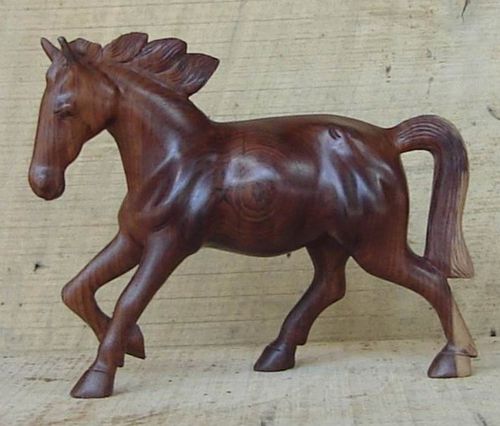 红木雕马