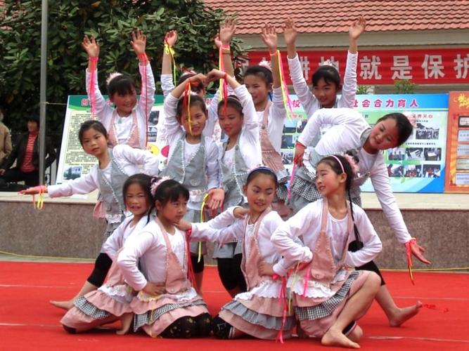 五年级舞蹈《七月火把节》