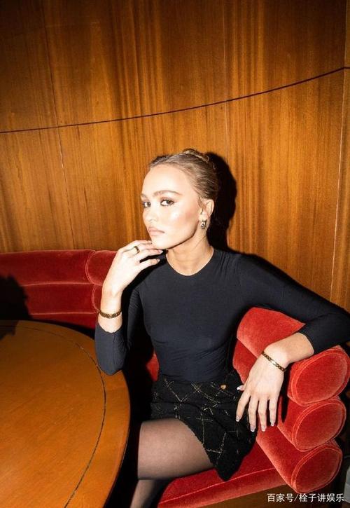 莉莉-罗丝·德普(lily-rose depp),1999年5月27日出生于法国巴黎,法国