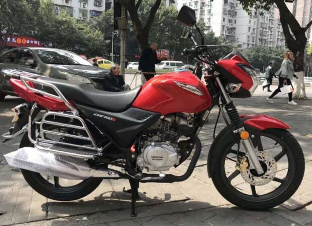 新大洲本田实用型街车,碟刹制动,150级国四电喷引擎,油耗2.1l