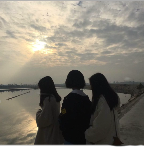 闺蜜qq头像三个人背影