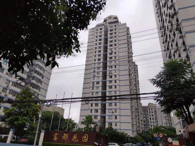 长宁区富都花园调研团首先来到位于长宁区宣化小区,作为1992年建成的