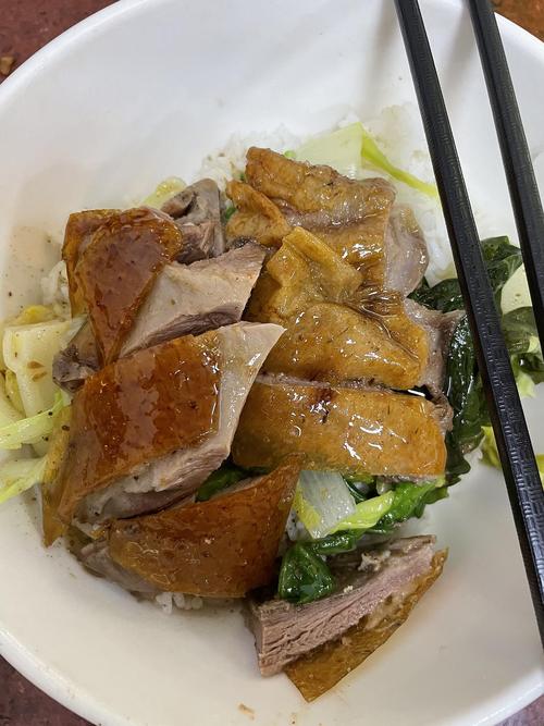 皮酥肉香,吃完满嘴油的烧鹅腿饭