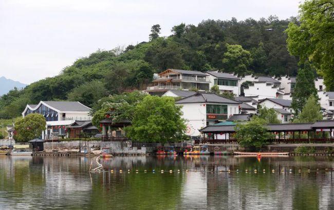 看渔火观鱼俗品鱼鲜听渔歌乐渔家……"五一"去三都渔村"渔火点点"!