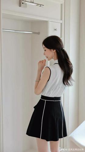 女生夏天穿透视装容易让人想入非非