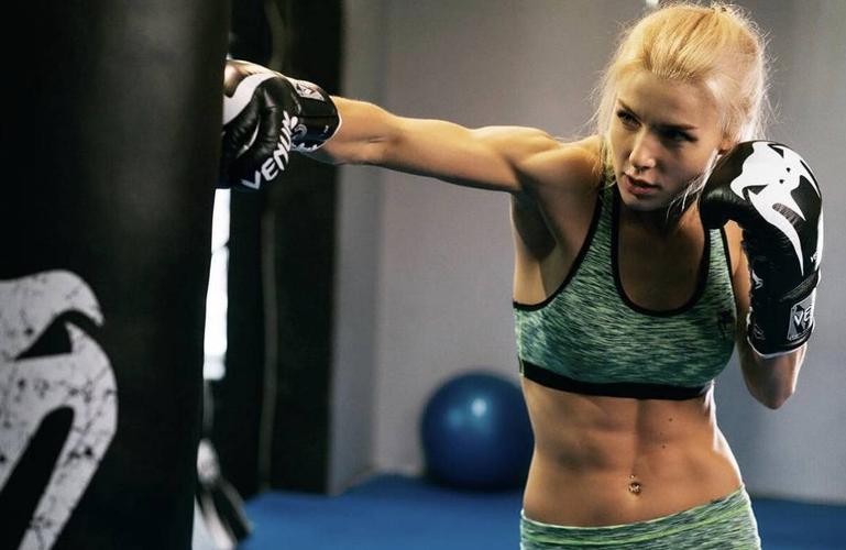 先打赢我再说!",可如今的老公却.