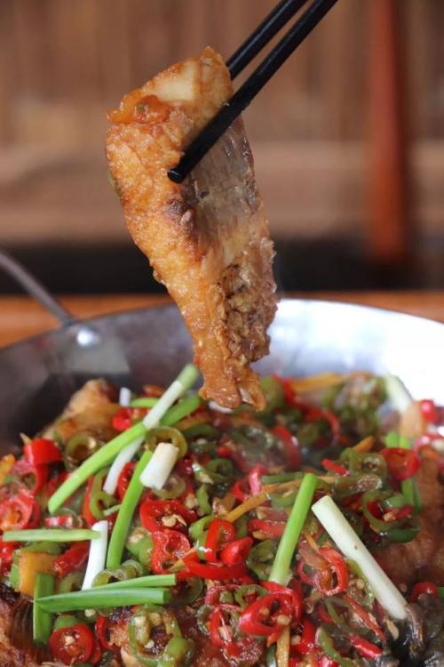 湖南省古丈县特色美食——湘西苗鱼