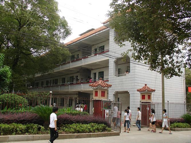 热烈祝贺涟源一中2020届理科学生李婧,黄煌稳上清华大学热烈祝贺涟源