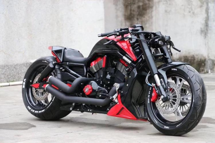 哈雷金刚狼套件有几种   哈雷夜路德改金刚狼看有好几种样子 是套件