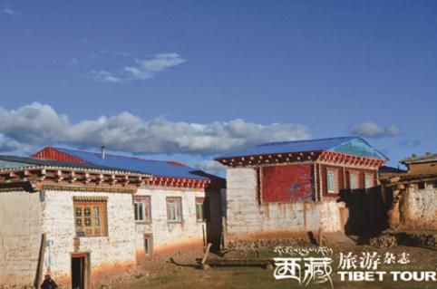 悠游社区    尼果寺的僧房 芒康还有神奇的尼果寺,山上之上跑着岩羊