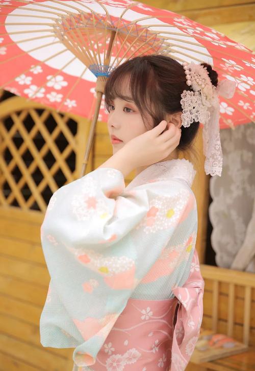 清新白嫩美女性感诱人和服写真图片