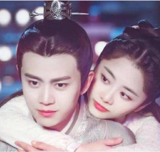 有种"深藏不露"叫任嘉伦,凭眼神杀爆火,妻子是我们熟悉的女神