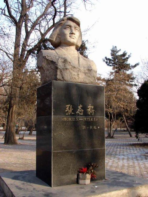 她让所有苟活者都失去重量