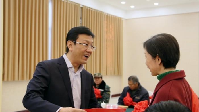 威海市文登区举行现役军人荣立三等功喜报颁发仪式