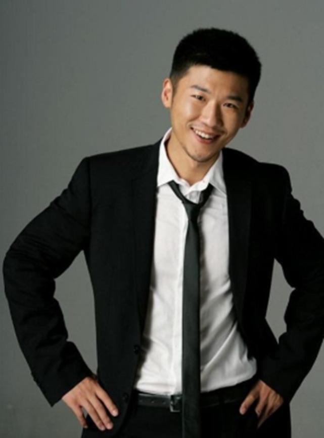 王骁有影后母亲,有导演父亲,却依旧坚持独自跑龙套8年