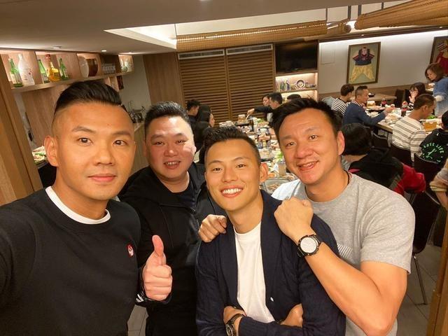 陈建州晒年会照范玮琪微醺搂异性王力宏发红包助兴