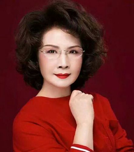 传播戏曲文化的美神------虎美玲