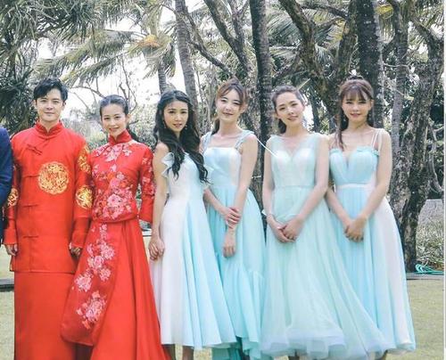 付辛博颖儿结婚伴娘薛凯琪合影时一个动作被网友骂惨