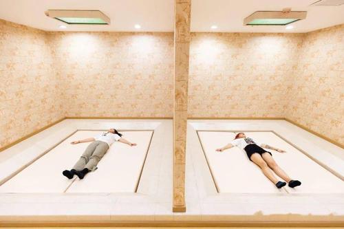 假期就来这,玩足一整天   『天坑密室』