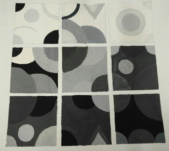 2017年3月13日画了一个关于黑白灰的明度变化九宫格,花了很长时间才