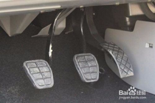 刹车失灵怎样抢档减速