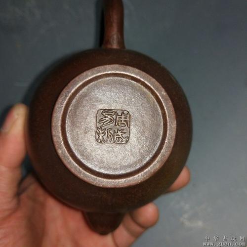 精品周成易制紫砂壶