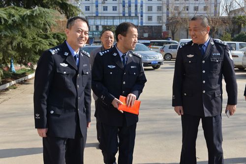 省公安厅领导节前看望慰问我局一线公安民警