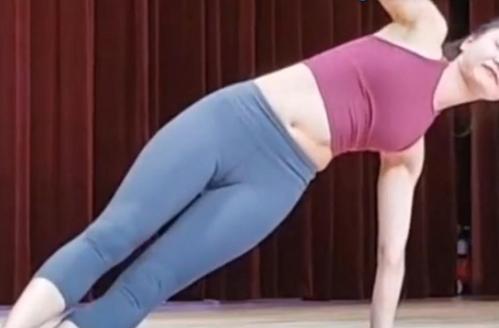 清晨瑜伽!瘦肚子就是那么简单!