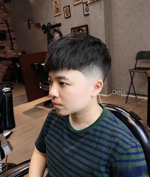 夏季男生发型别乱剪,理发师建议剪这4款,简单时尚又帅气