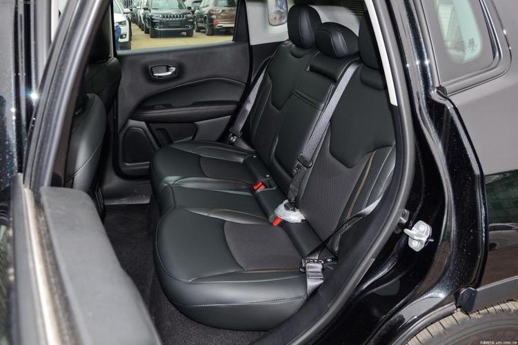 广汽菲克jeep>指南者>2019款 220t 双离合两驱家享版