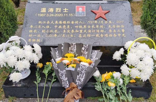 桃江籍退役军人自发看望温涛烈士家属