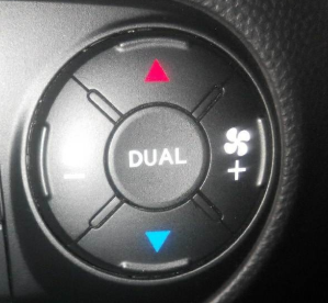 dual是什么意思车上的汽车空调上的dual是空调分区控制键