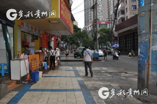 二戈寨社区 花果园社区 清除野广告规范早市经营
