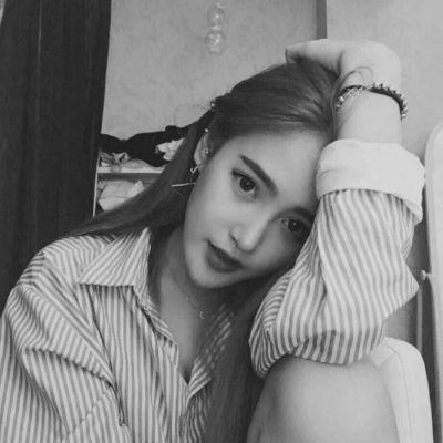 黑白微信头像女气质_精选高清高颜值黑白气质美女