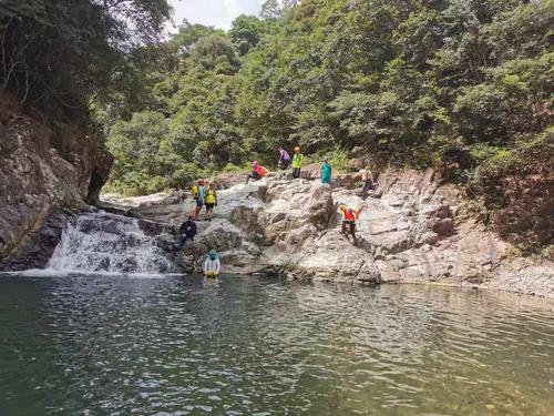 福安户外运动协会13人棕树山峡谷溯溪