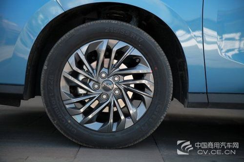 作为拥有大规模c2b定制化的产品,上汽大通g50的轮毂拥有别样的视觉