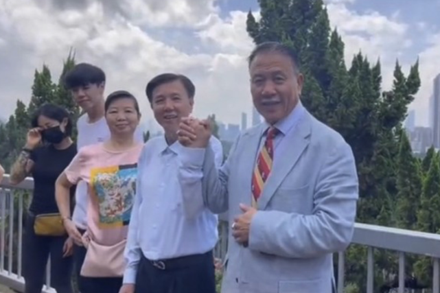 从收徒仪式到拜把子名场面,64岁万梓良被质疑:入戏太