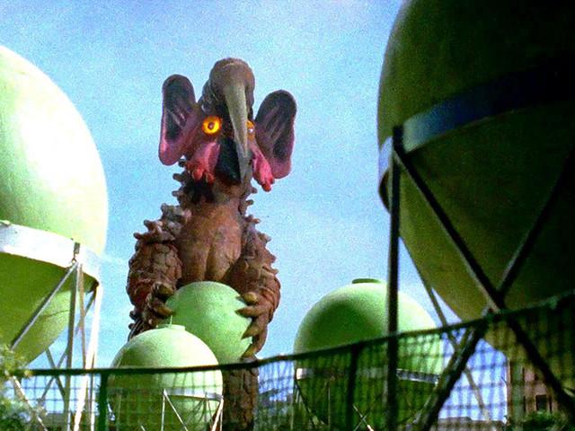 结局:卡恩星人被消灭后恢复善良的本性 图片: 十二,爱球怪兽 嘎拉王