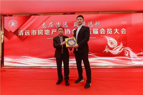 "创二代"何有坚:做"服务商"带动城市正向循环