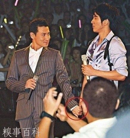 张学友那表情直接把王力宏吓断电了.