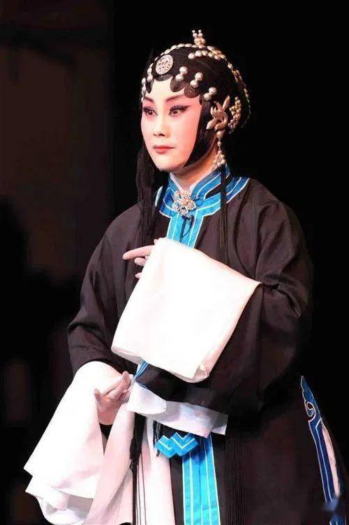 在李娟的秦腔声中读李娟的散文
