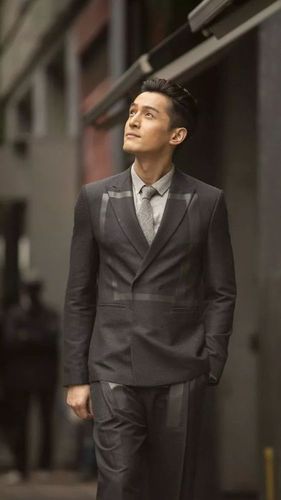 男明星穿西装照片