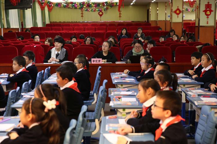 板厂小学王晓霞老师执教三年级《解决问题》